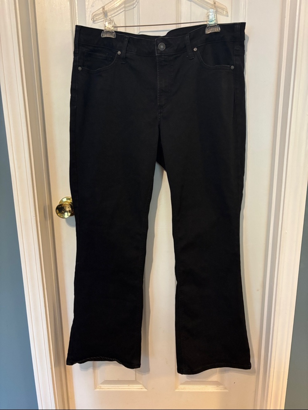 Silver Jeans Classic Black Women's Bootcut/Flare Jeans. Size 18.